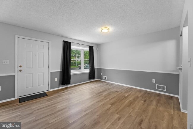 Building Photo - 66 Cheverny Ct