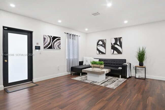 Foto del edificio - 445 SW 62nd Ct