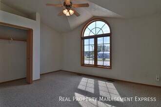 Building Photo - 801 Ryan Dr