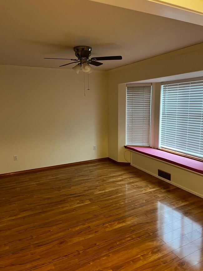 Building Photo - 6540 3rd Way SE