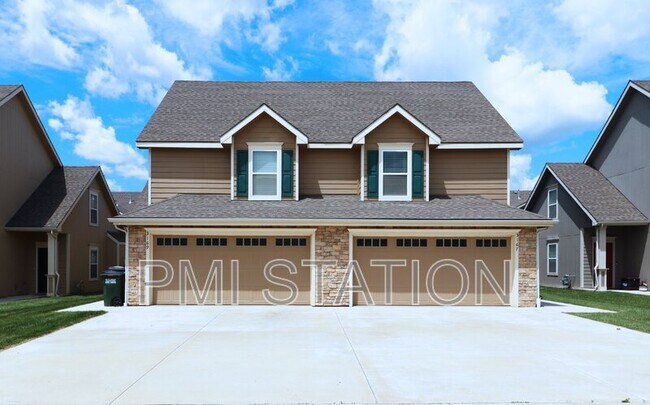 Building Photo - 3169 Charlotte Ln