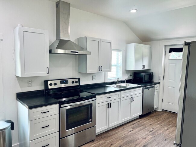 Building Photo - 5400 NW Torgerson Dr