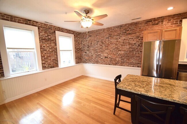 Foto del edificio - 172 Cottage St