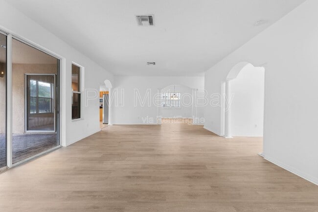 Foto del edificio - 10886 Cory Lake Dr