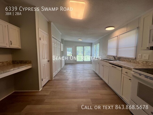 Foto del edificio - 6339 Cypress Swamp Rd