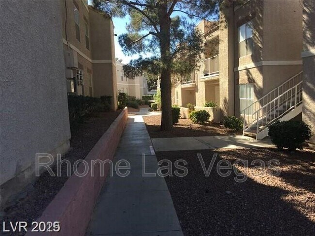 Foto del edificio - 6800 E Lake Mead Blvd