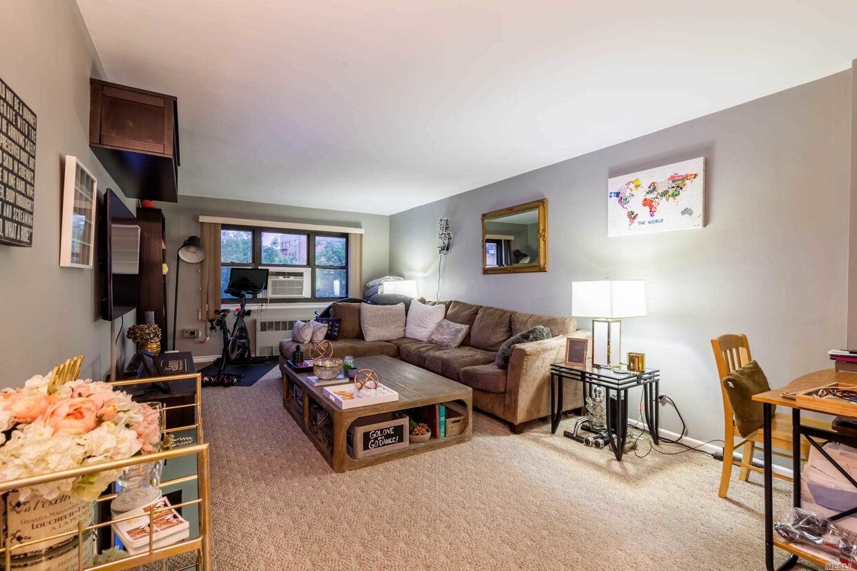 Foto principal - 138-25 31st Dr