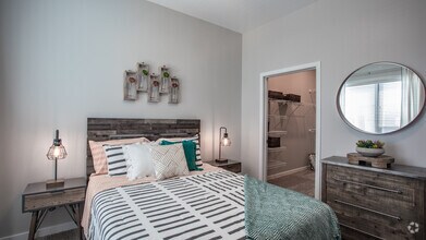 2BR,2BA,-The New Hampshire - Constitution