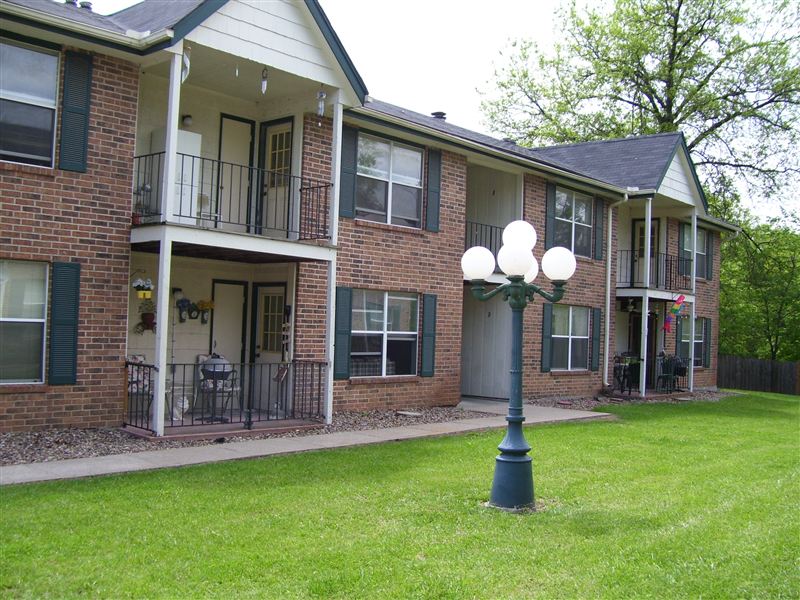 Primary Photo - 3622 N Chouteau Trfy