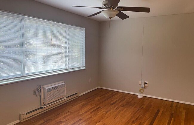 Building Photo - 558 Lowell Ave