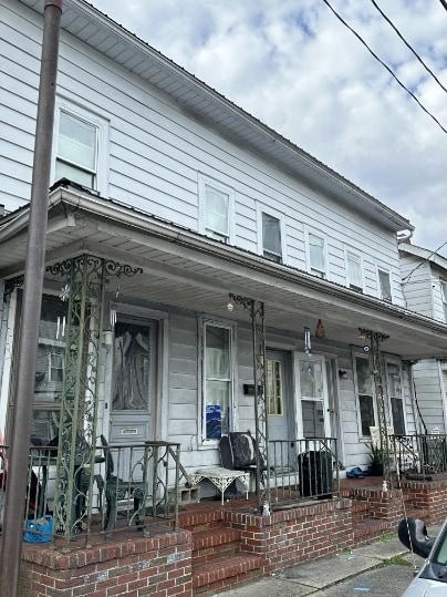 Primary Photo - 564 Main St