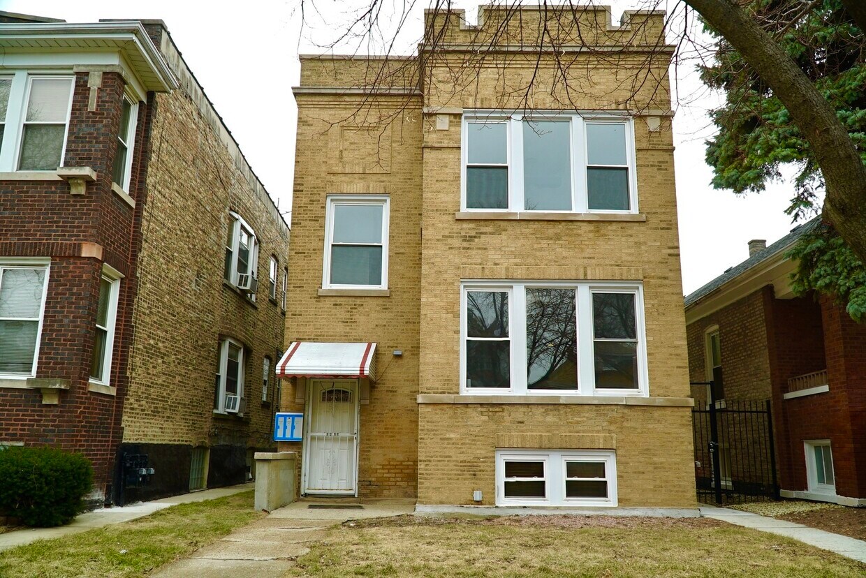 Foto principal - 6423 S Maplewood Ave