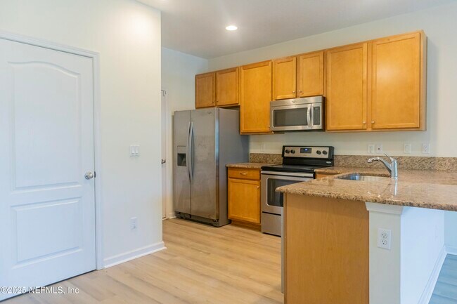 Building Photo - 403 Oasis Ln
