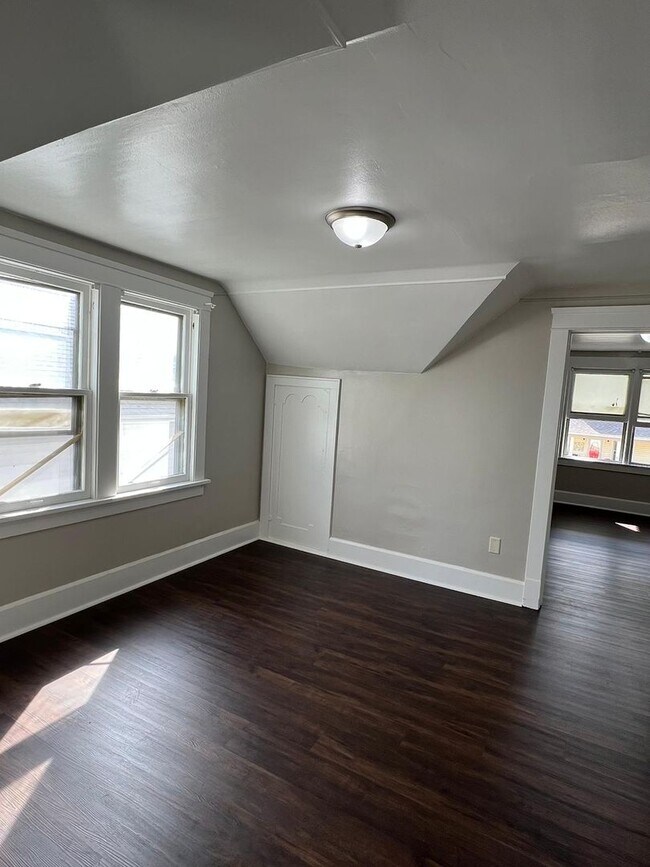 Foto del edificio - 2113 Blake Ave. (Duplex)