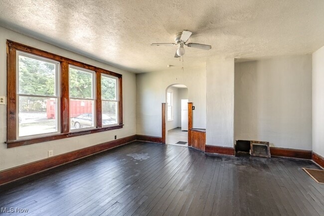 Foto del edificio - 491 Allyn St