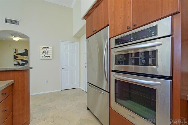 Foto del edificio - 9245 Regents Rd