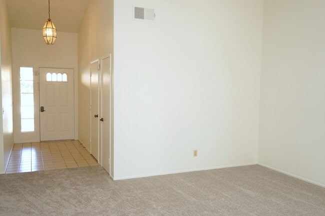 Building Photo - 1366 Fairway Oaks Ave