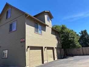 Building Photo - 1633 NE Lotus Dr