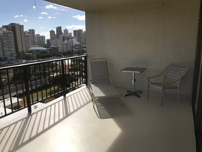 Foto del edificio - 2444 Hihiwai St