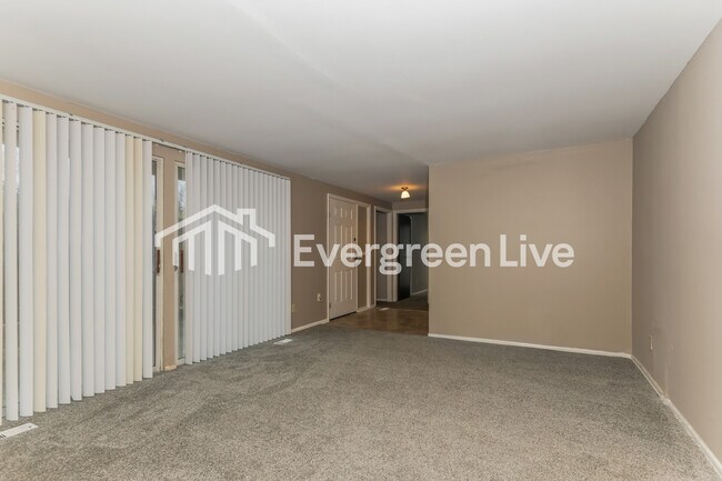 Building Photo - 5636 Troy Villa Blvd