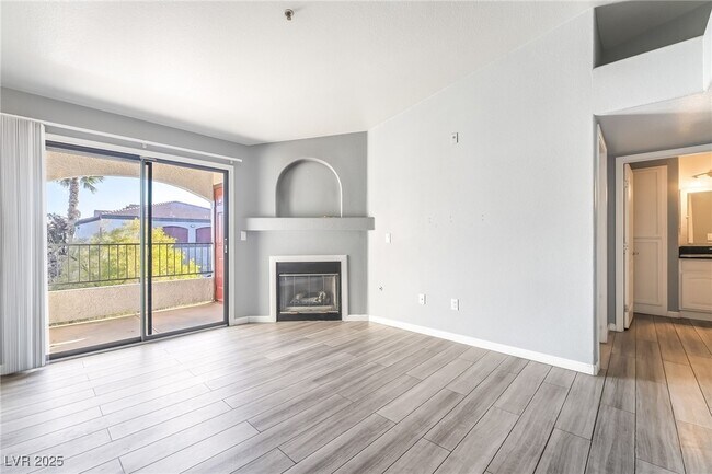 Foto del edificio - 950 Seven Hills Dr