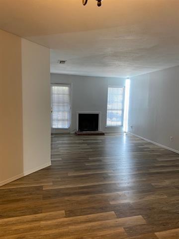 Building Photo - 18333 Roehampton Dr