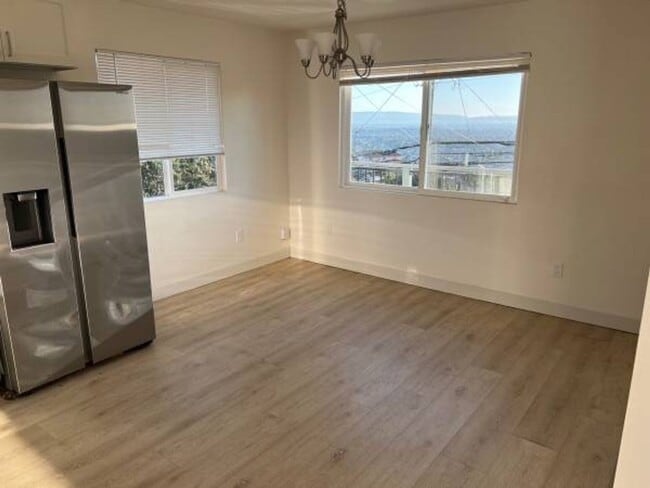 Building Photo - Welcome to your Family Oasis in San Leandr...