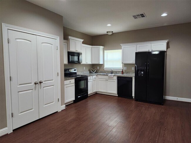 Building Photo - 905 Nolan St