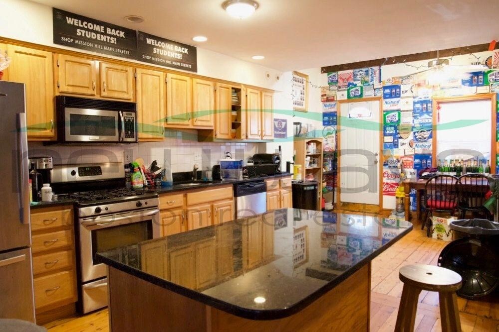 Foto principal - 5 bedroom in Boston MA 02120