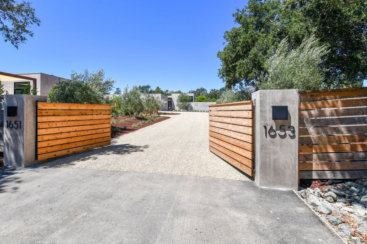 Primary Photo - Discover NapaLuxe, A Newly Constructed Pri...