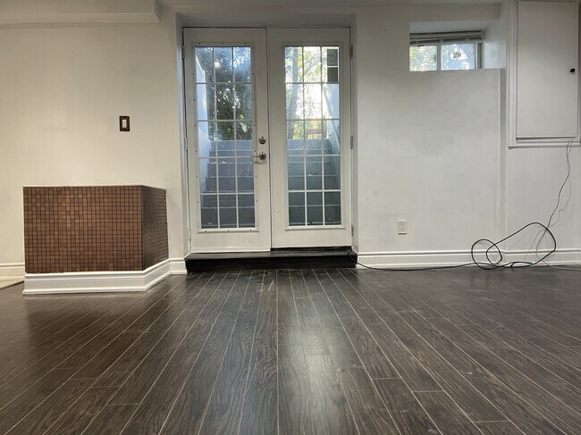 Photo du bâtiment - 10 Burgby Av