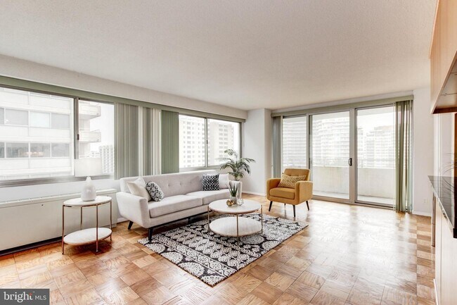 Foto del edificio - 5500 Friendship Blvd