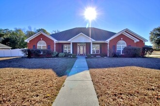 Building Photo - 1000 White Oak Cir