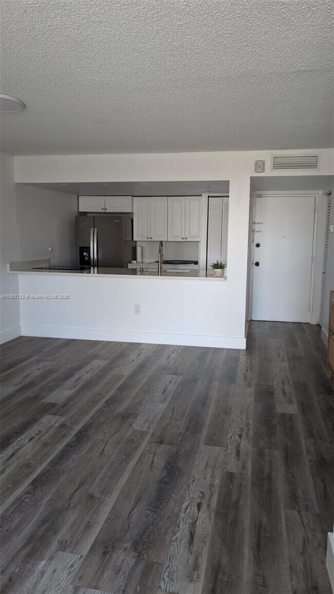 Foto del edificio - 10700 SW 108th Ave