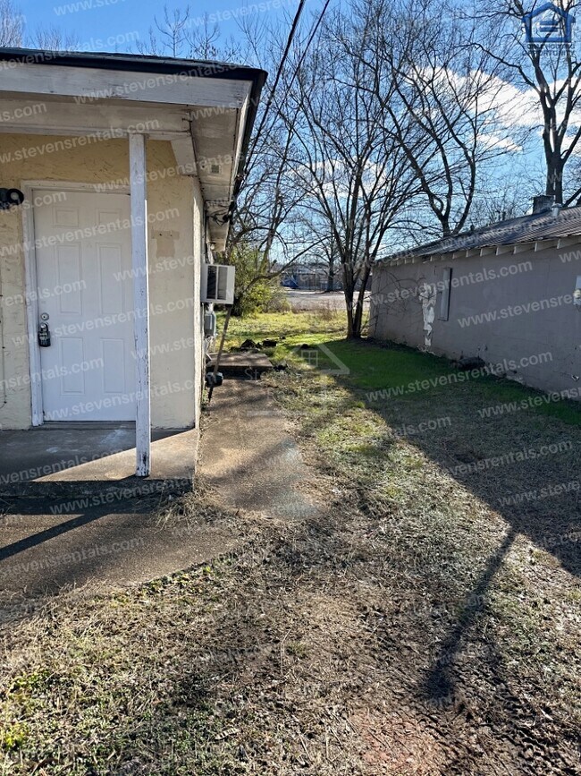 Building Photo - Convenient 2-bedroom Duplex