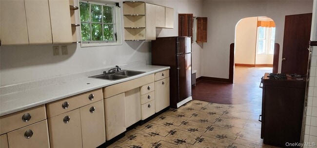 Building Photo - 40 King St