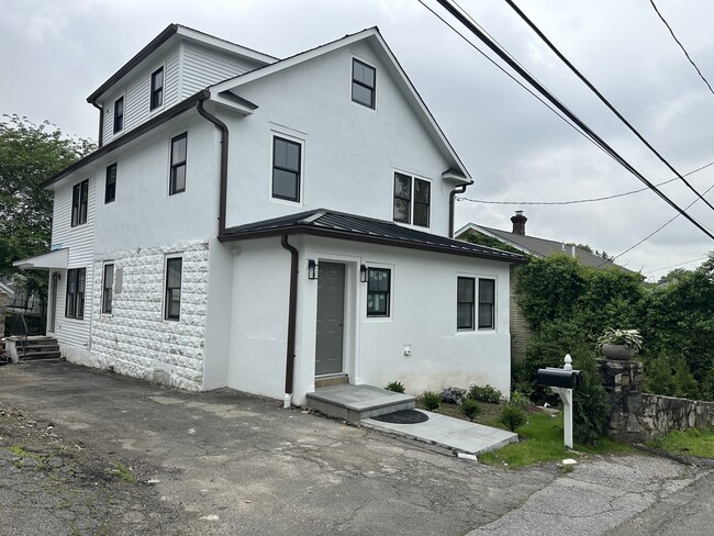 Building Photo - 69 Cos Cob Ave