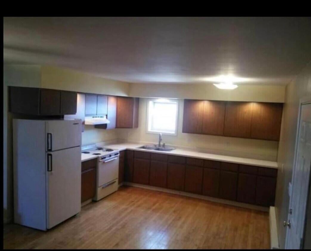 Mucho espacio en los gabinetes - 4130 Clover Rd