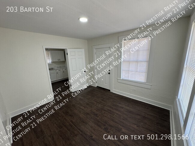 Building Photo - 203 Barton St