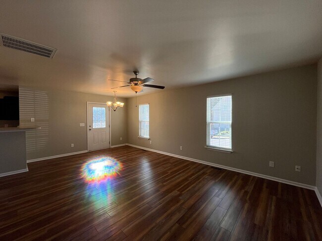 Foto del edificio - Charming 3BD, 2.5BA House in Raleigh with ...