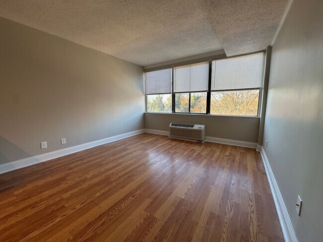 Building Photo - University Towers- Studio Apartment #418 Available FALL 2026 @ $1100/month