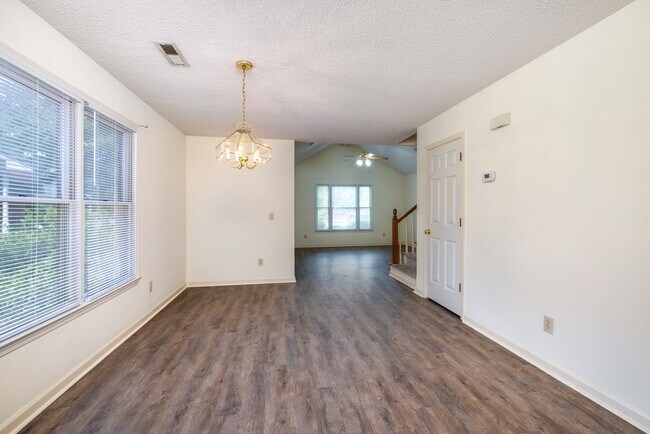Building Photo - 1074 Arnaud St