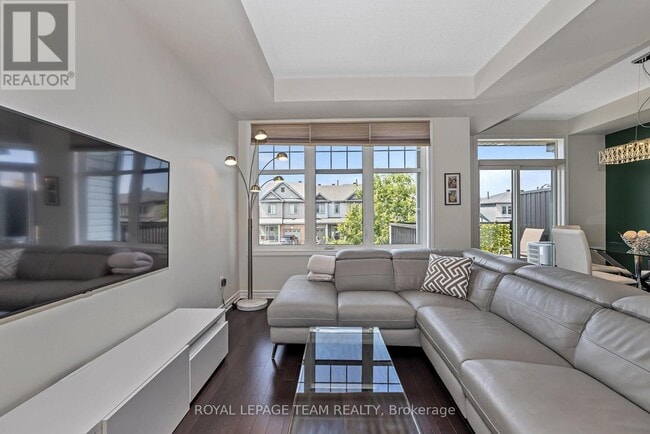 Photo du bâtiment - 887 Kilbirnie Dr