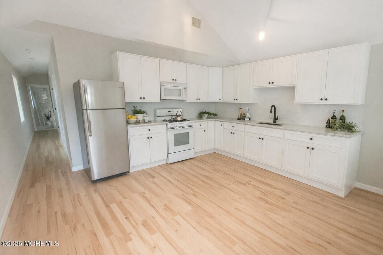 Building Photo - 98 Raritan Ave