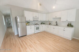 Building Photo - 98 Raritan Ave