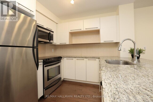 Building Photo - 25 Carlton St.