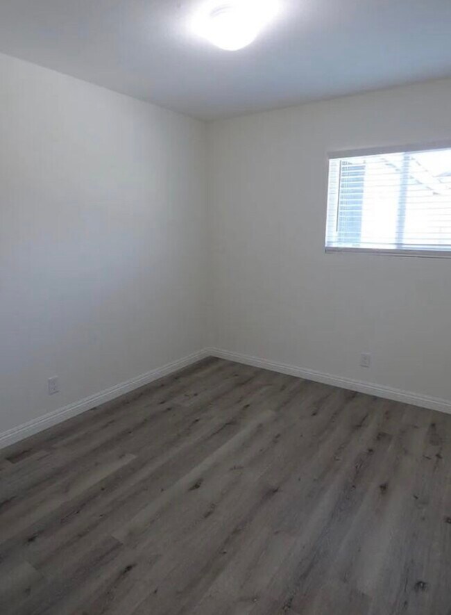 Foto del edificio - 12804 Concord Ave