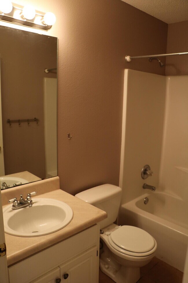 Foto del edificio - 1784 Ivalea Cir