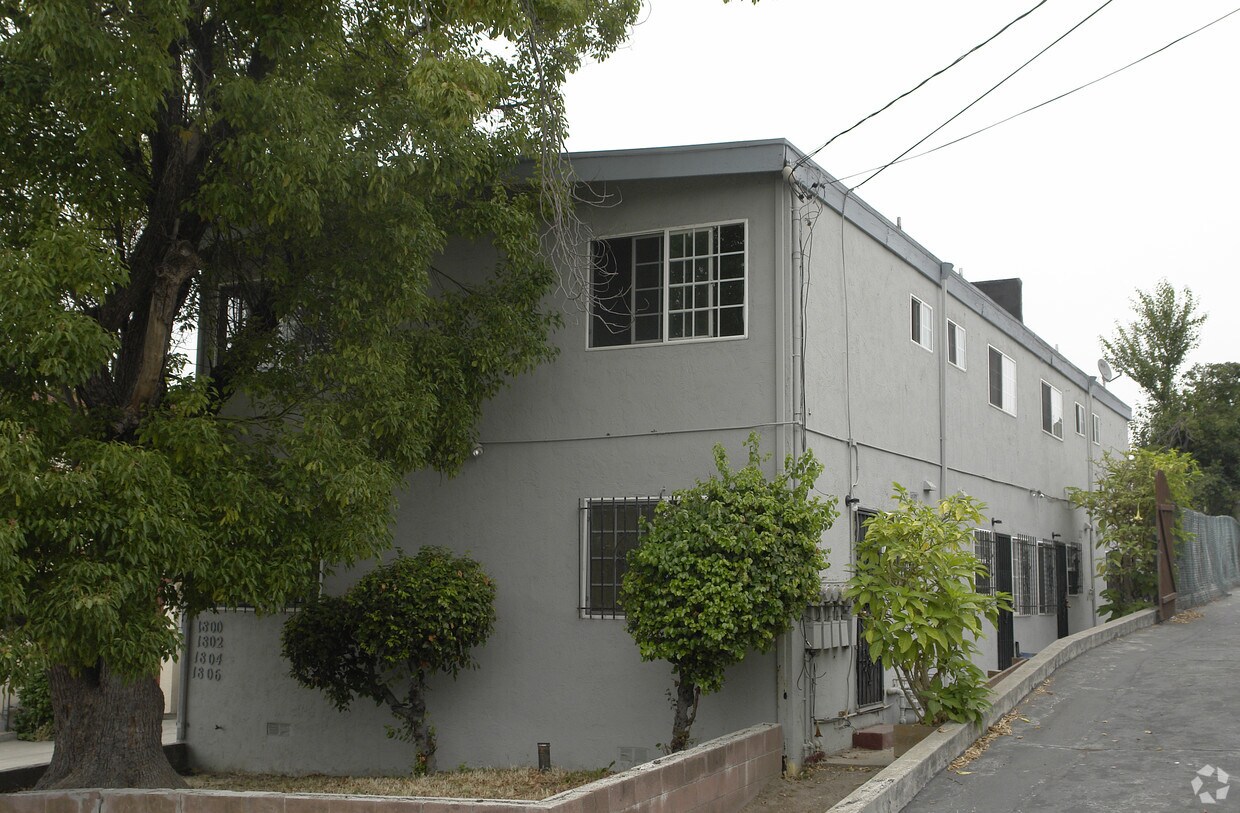 Foto principal - 1800-1806 E 24th St