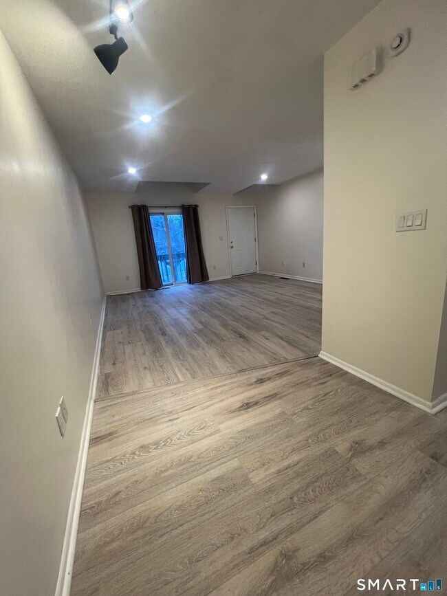 Building Photo - 3370 Madison Ave